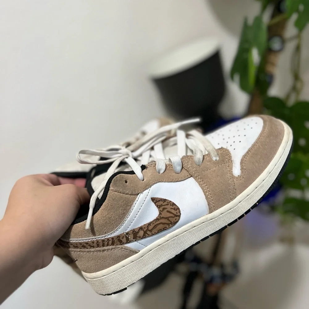 NIKE JORDAN 1 Low SE Brown Elephant Sneakers - Picture 10 of 16